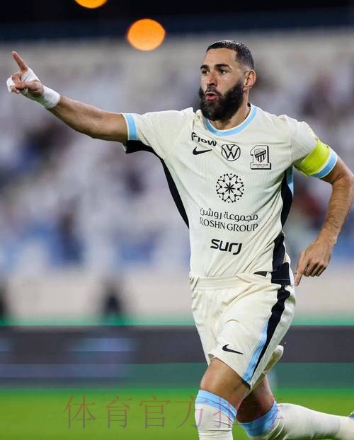 科贝记者:本泽马将无缘对阵黄潜的西甲联赛 科贝记者:本泽马将无缘对阵黄潜的西甲联赛