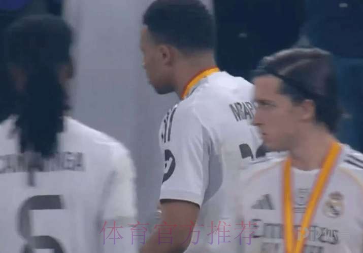 记者:皇马对里斯-詹姆斯很感兴趣 安帅希望引进他 记者:皇马对里斯-詹姆斯很感兴趣 安帅希望引进他